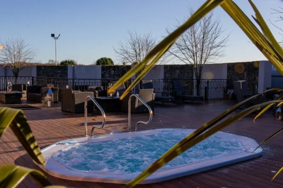 The outdoor hot tub on the sun deck at Revas Spa